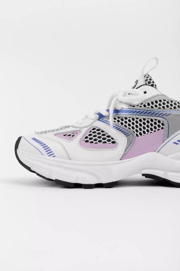 Marathon Runner Axel Arigato