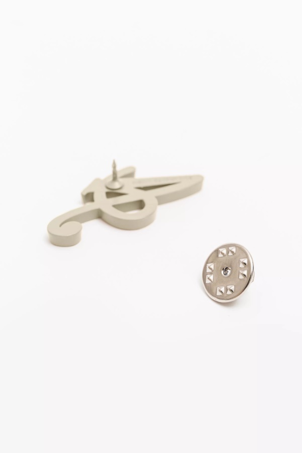 Axel Arigato Beige Signature Pin