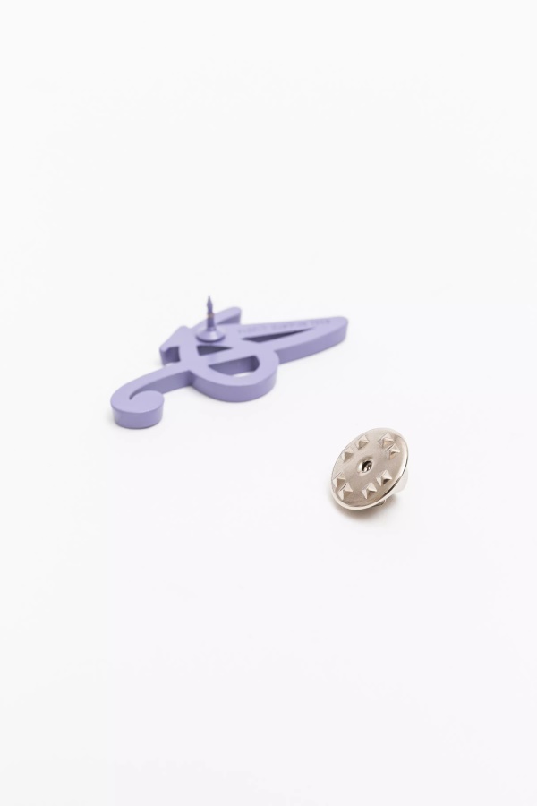 Signature Pin Gentian Violet Axel Arigato