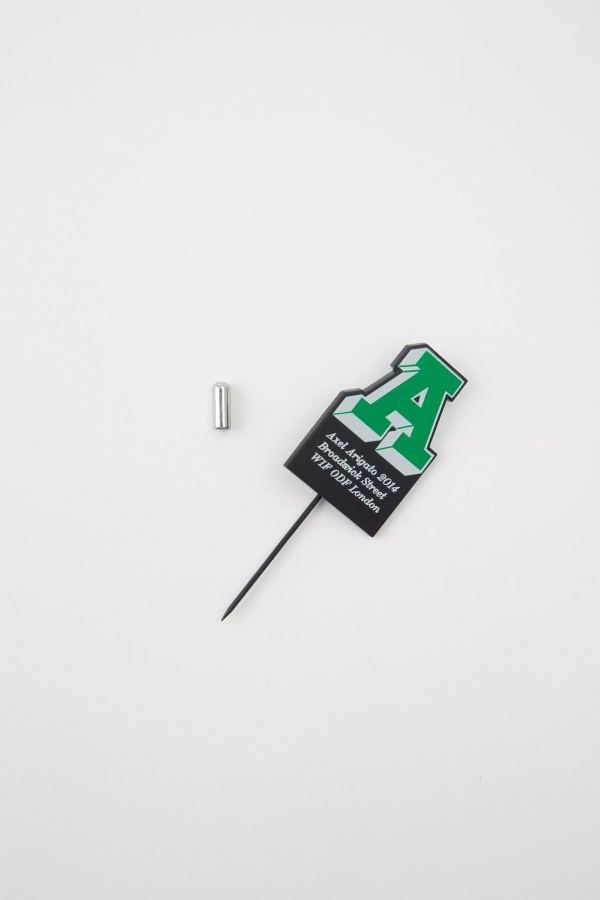 London A Pin Bright Green Axel Arigato